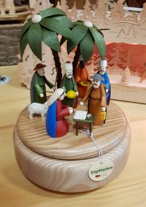 Spieldose-Geburt-bunt
