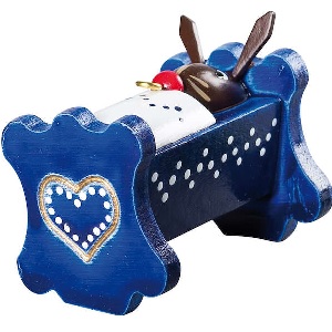 Osterhase in Wiege