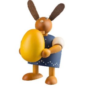 Hase mit Ei
